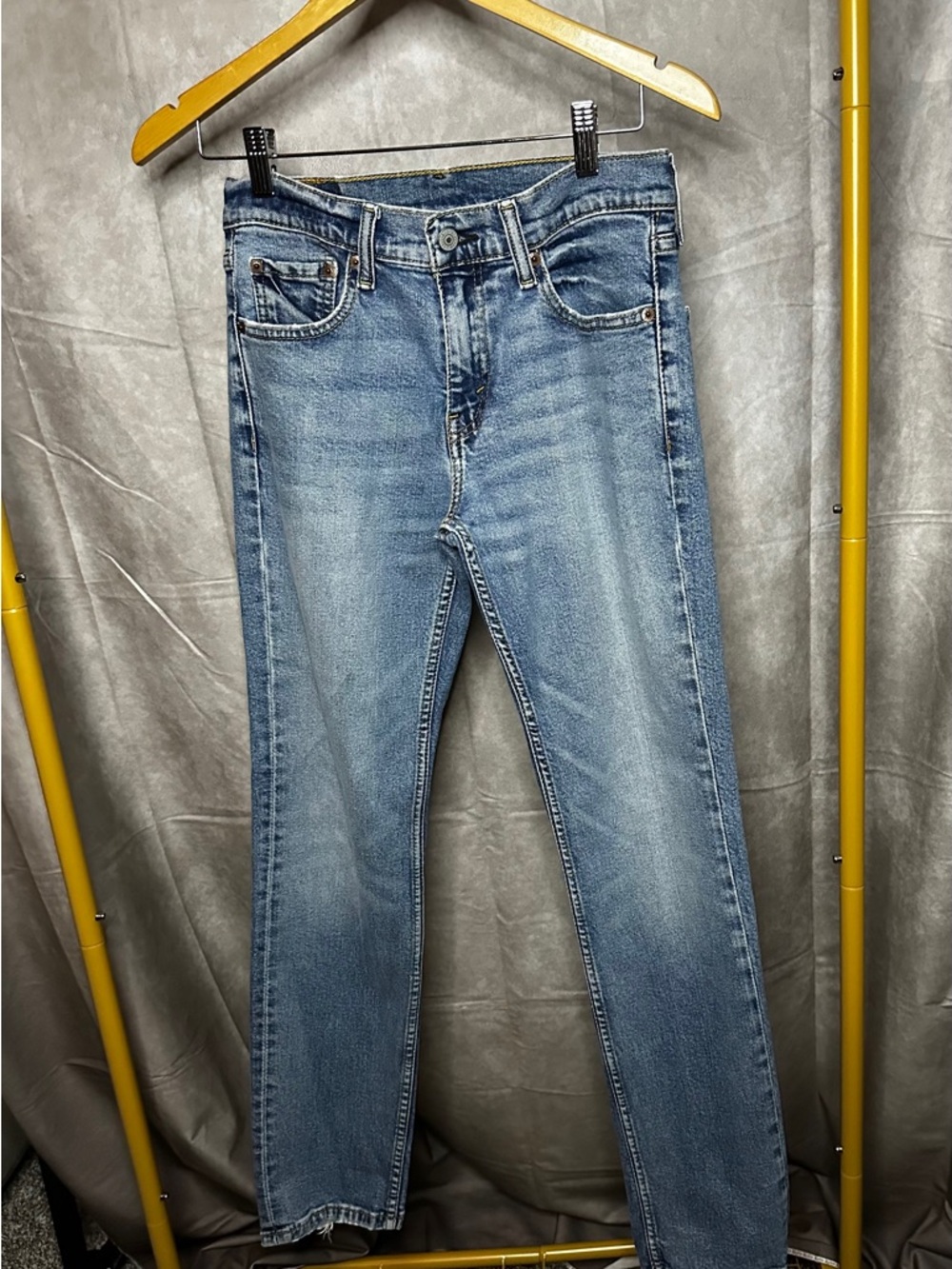 Levi's Straight Leg Women's Jeans in Light Blue Wash